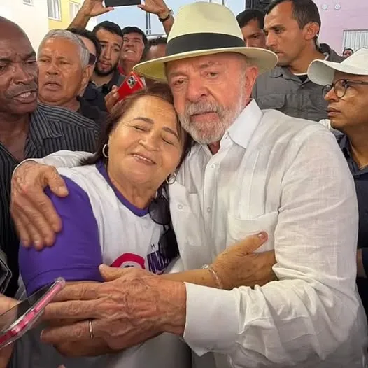 PROFESSORA IMPERATRIZ PARTICIPA DE EVENTO COM PRESIDENTE LULA EM CAMAÇARI