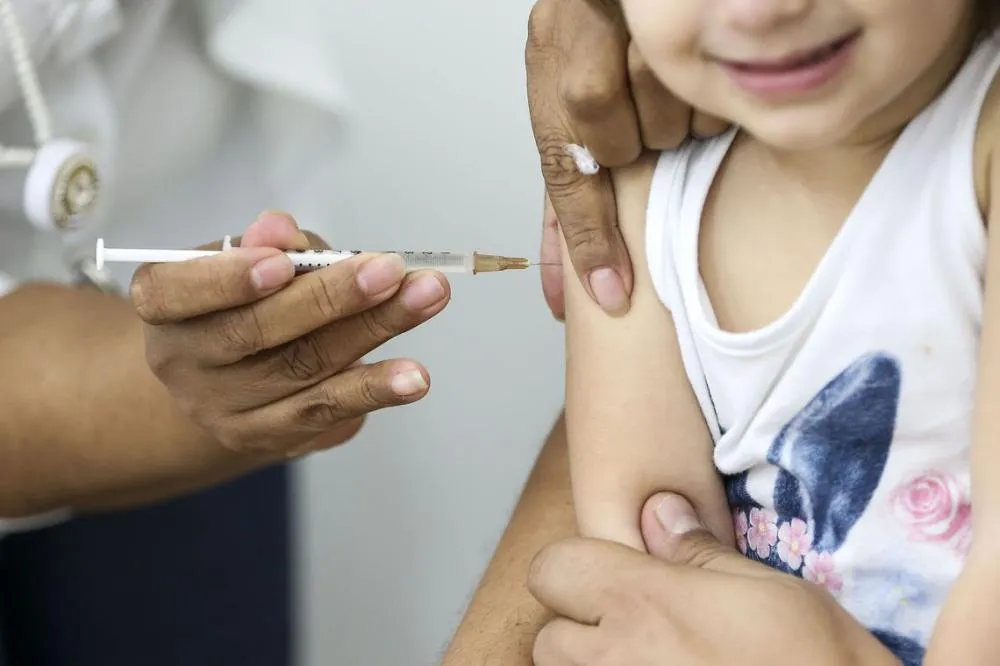 CAMAÇARI REFORÇA VACINAÇÃO CONTRA SARAMPO