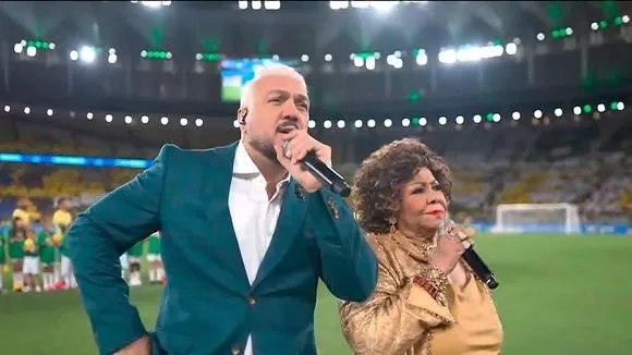 SELEÇÃO DÁ O SHOW, MAS ALCIONE E BELO ESTRAGAM A FESTA