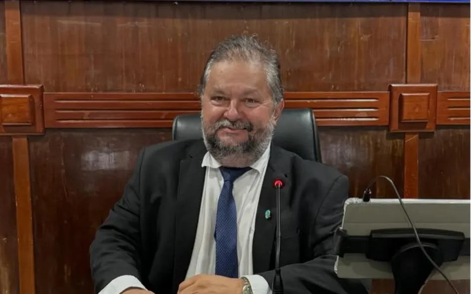 VEREADOR JÚNIOR DO REQUEIJÃO DESTACA NÚMERO DE RUAS CALÇADAS NA GESTÃO ALBERTO CASTRO